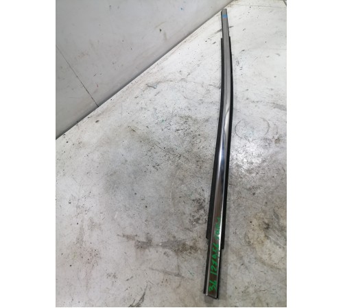 Уплотнитель стекла задний левый хром