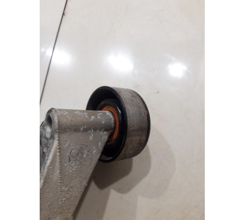 Ролик-натяжитель с кронштейном