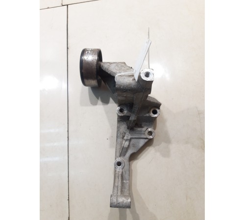 Ролик-натяжитель с кронштейном