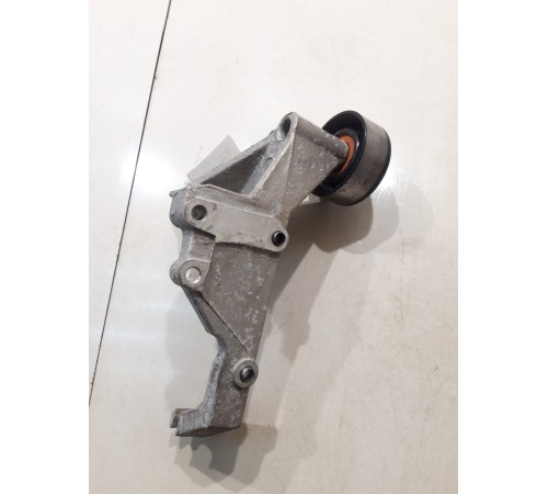 Ролик-натяжитель с кронштейном