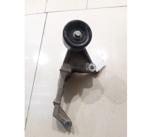 Ролик-натяжитель с кронштейном