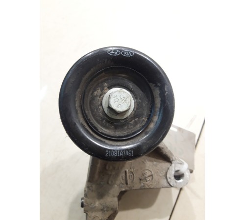 Ролик-натяжитель с кронштейном