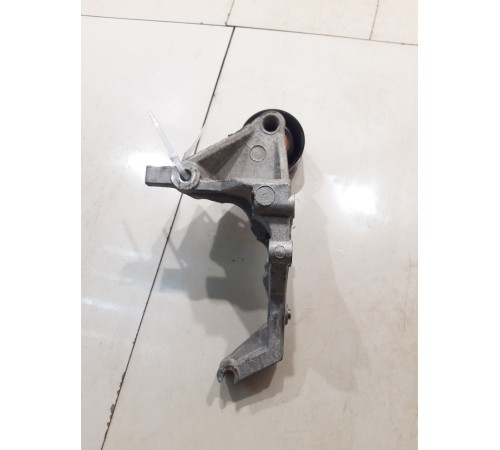 Ролик-натяжитель с кронштейном