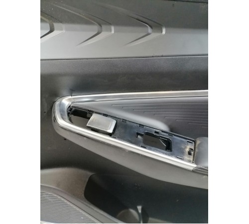 Обшивка двери передняя правая