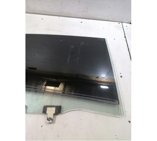 Стекло двери заднее правое