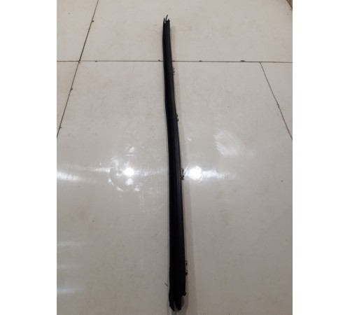 Внутренняя резинка стекла задней правой двери