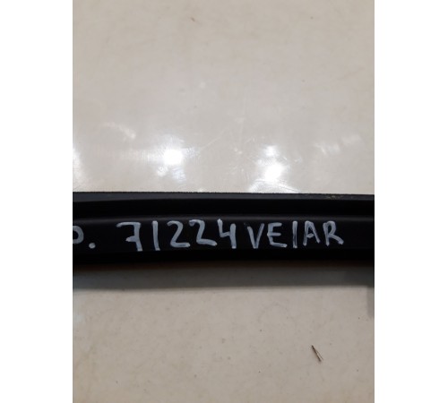 Внутренняя резинка стекла задней правой двери