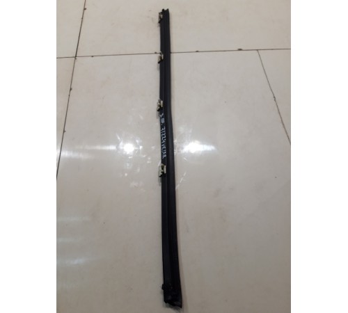 Внутренняя резинка стекла задней правой двери