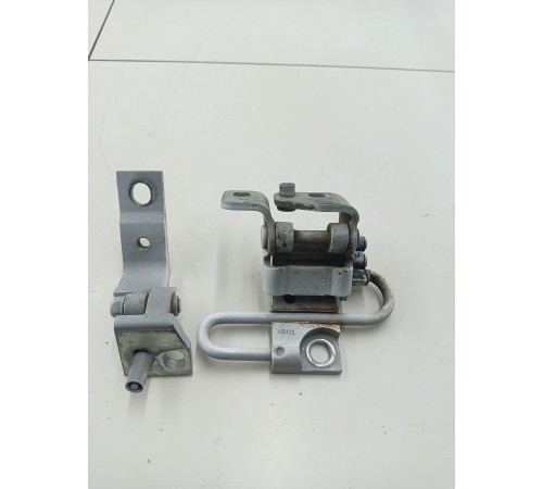 Комплект петель передней левой двери