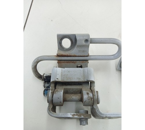 Комплект петель передней левой двери