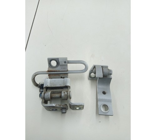 Комплект петель передней левой двери