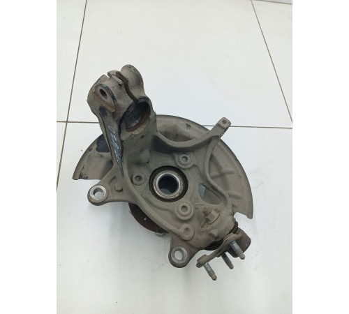 Кулак поворотный передний правый в сборе