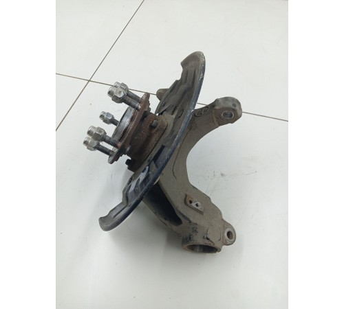 Кулак поворотный передний правый в сборе