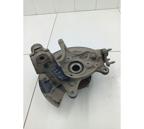 Кулак поворотный передний правый в сборе