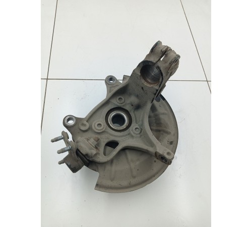 Кулак поворотный передний правый в сборе