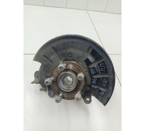 Кулак поворотный передний правый в сборе