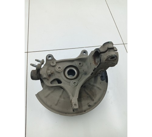 Кулак поворотный передний правый в сборе