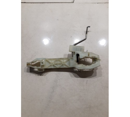 Кронштейн(крепление) ручки передней левой внешней