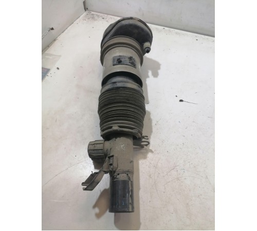 Амортизатор подвески передний правый в сборе