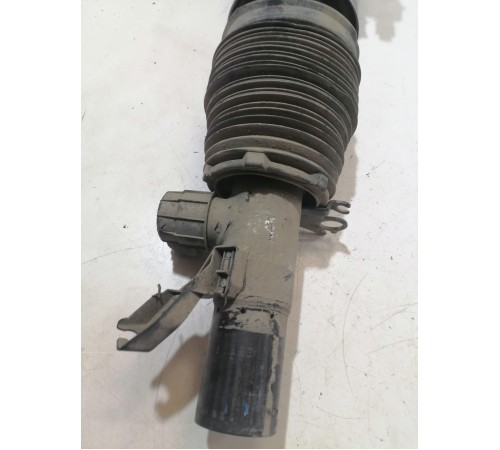 Амортизатор подвески передний правый в сборе