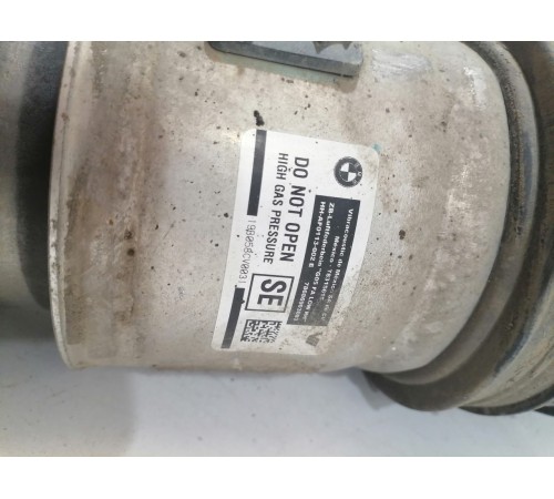 Амортизатор подвески передний правый в сборе