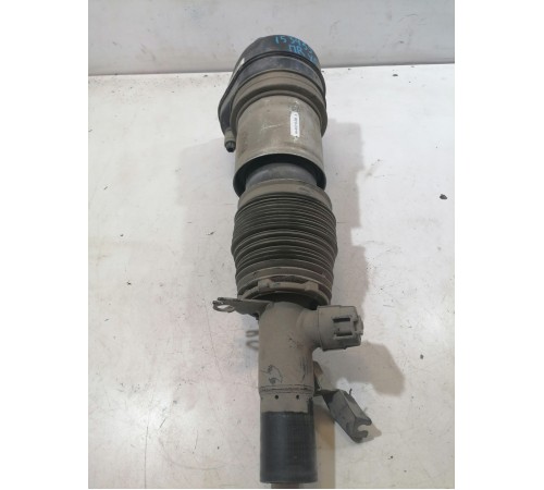 Амортизатор подвески передний правый в сборе