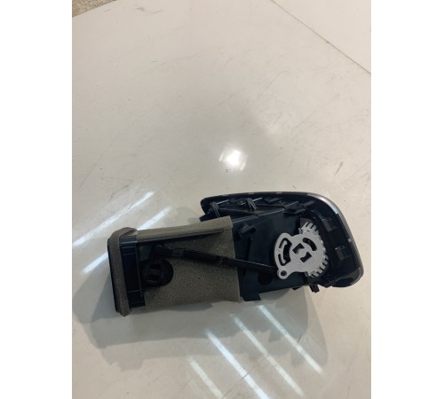 Воздушный дефлектор (передний, правый)