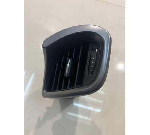 Воздушный дефлектор (передний, правый)