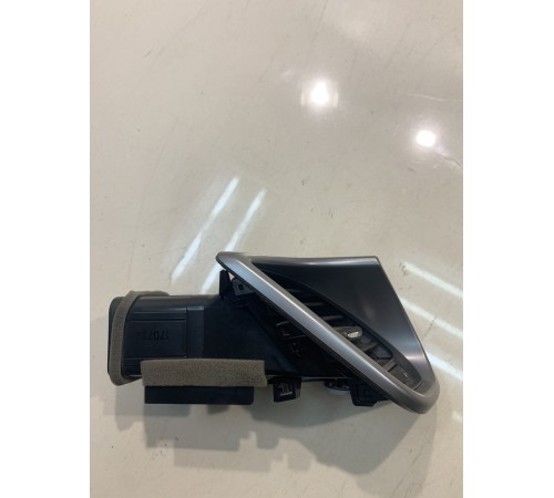 Воздушный дефлектор (передний, правый)