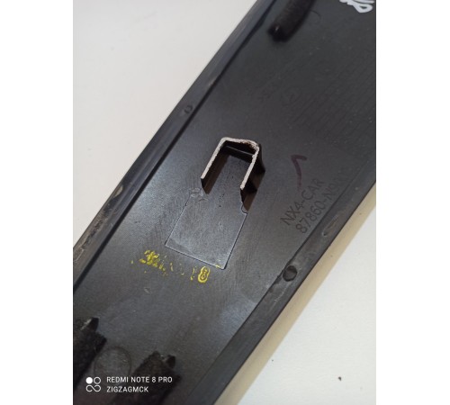 Декоративная накладка кузова левая