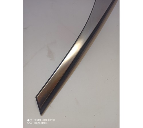 Декоративная накладка кузова левая