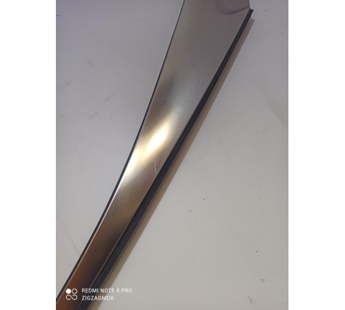 Декоративная накладка кузова левая