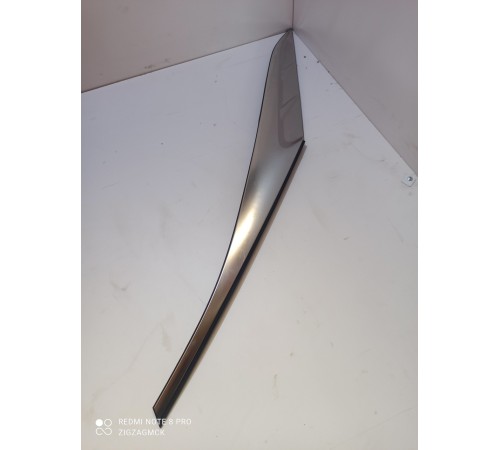 Декоративная накладка кузова левая