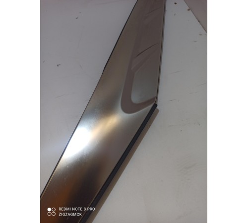 Декоративная накладка кузова левая