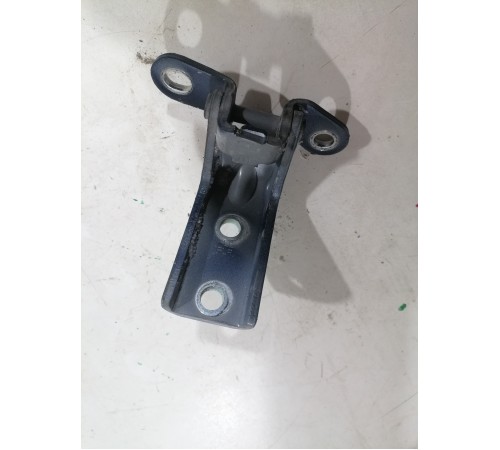 Петля двери передняя правая верхняя