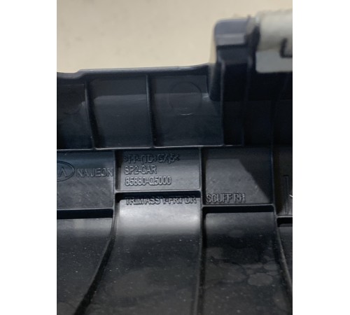 Накладка порога (передняя правая)