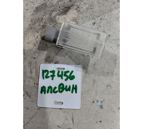 Плафон внутреннего освещения салона 