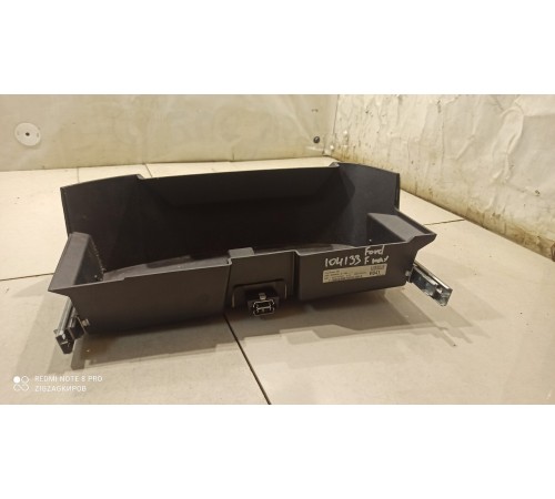 Ящик центрального бардачка верхний