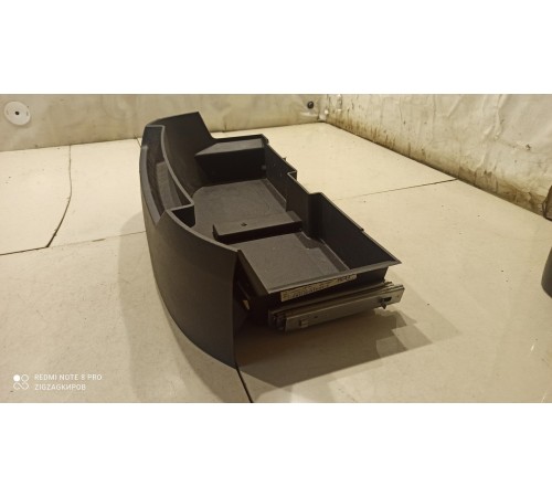 Ящик центрального бардачка верхний