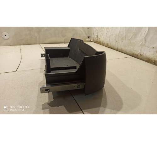 Ящик центрального бардачка верхний