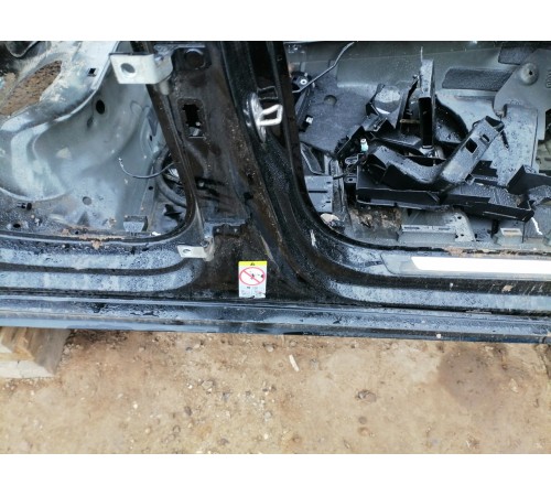 Порог с центральной стойкой правый