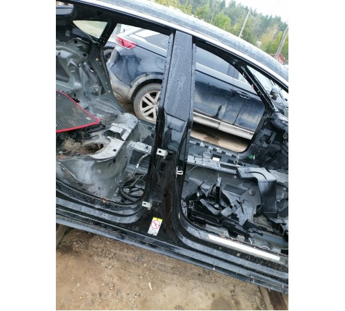 Порог с центральной стойкой правый