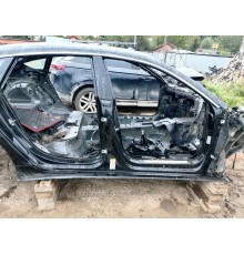 Порог с центральной стойкой правый