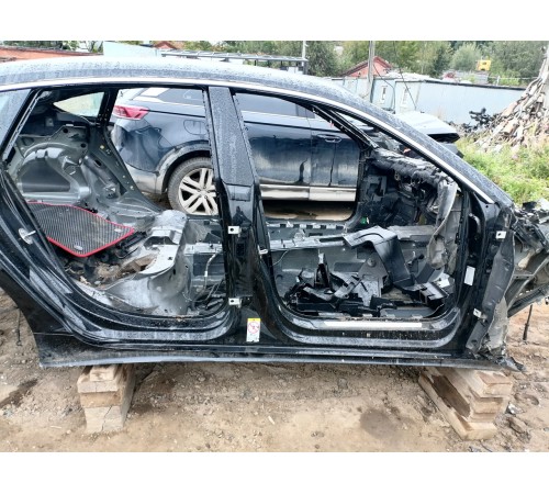 Порог с центральной стойкой правый