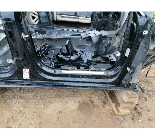 Порог с центральной стойкой правый