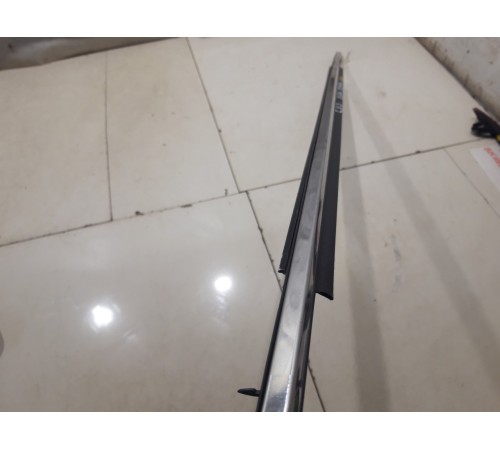 Уплотнитель стекла (передний, левый, внешний)