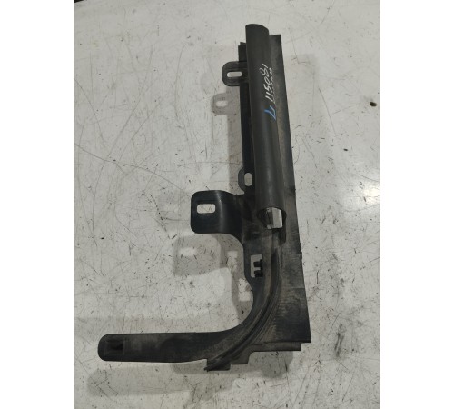 Уплотнитель капота левый верхний