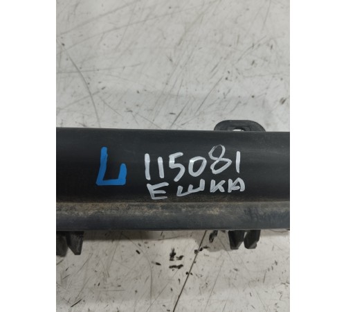 Уплотнитель капота левый верхний