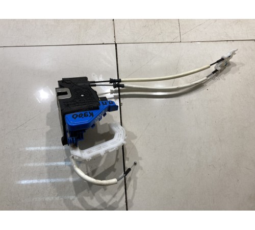 Замок двери (передний правый)