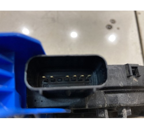 Замок двери (передний правый)